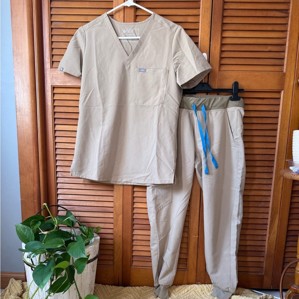 Figs khaki technical collection jogger set size S/SP
